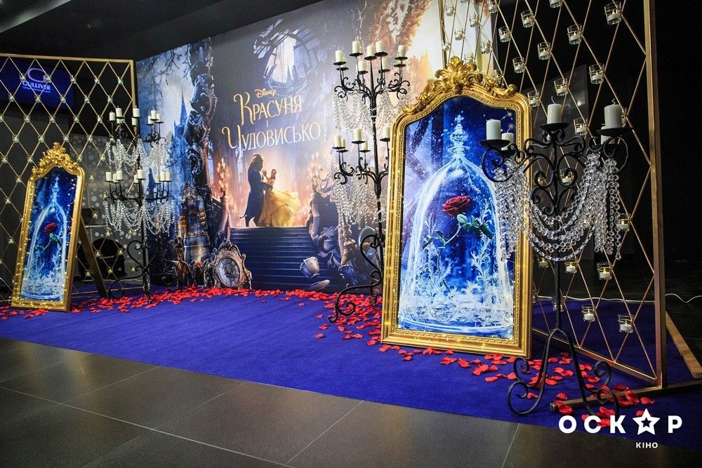 Звезды на премьере фильма "Красавица и Чудовище"_12