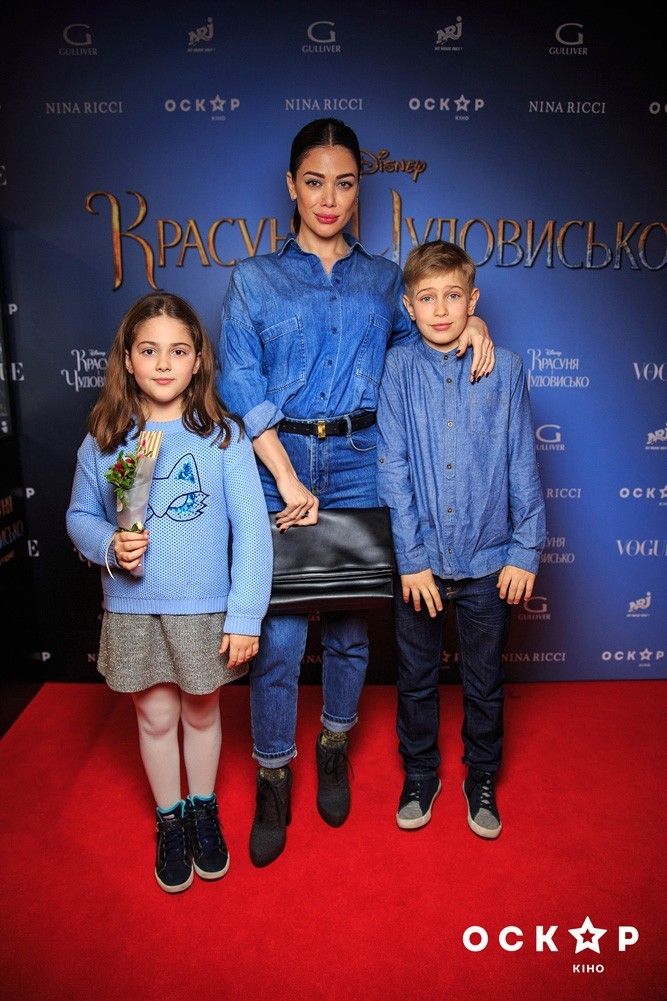 Звезды на премьере фильма "Красавица и Чудовище"_8