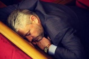 Чиновник спит, служба идет. Подборка гифок с дремлющими политиками