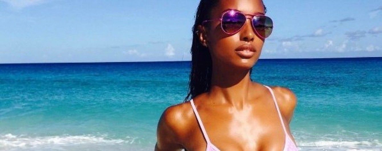 В бикини и кружевных шортах: "ангел" Жасмин Тукс на съемках для Victoria's Secret