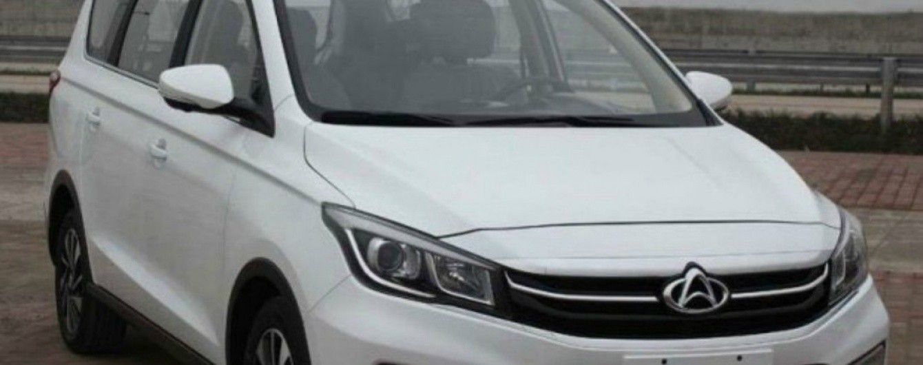 В Сети появились фото минивэна Changan Auchan A800