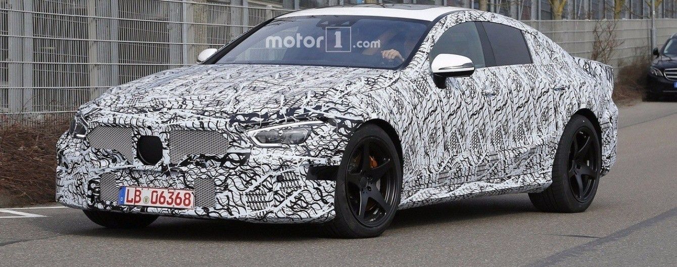 Серийный седан Mercedes-AMG GT выехал на испытания