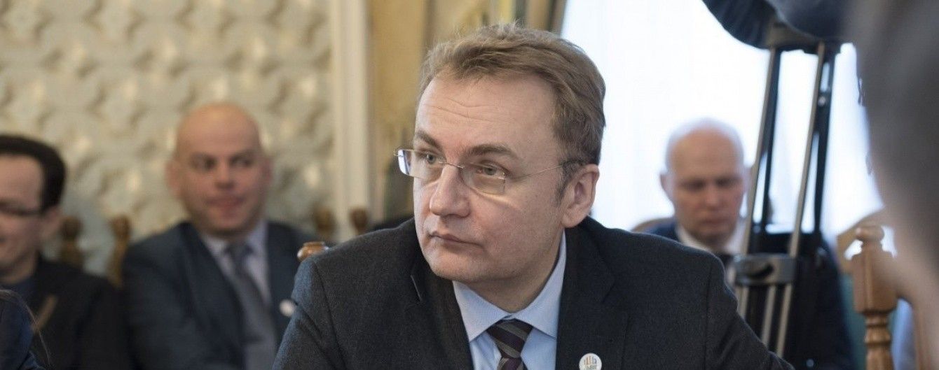 "Надо спросить у президента, как он будет возвращать эти деньги": Садовый про обвинения по блокаде