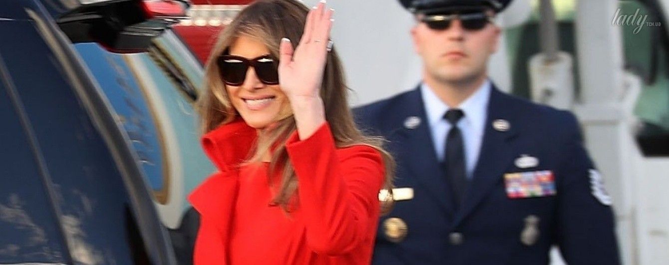 В красном наряде и на шпильках: новый яркий образ Мелании Трамп