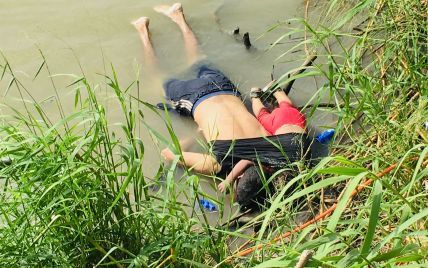 У Мережі стало вірусним фото потонулого мігранта із дворічною донькою на кордоні США