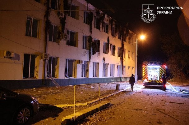 Руйнування в Харкові після російської атаки ввечері 13 жовтня / © Харківська обласна прокуратура