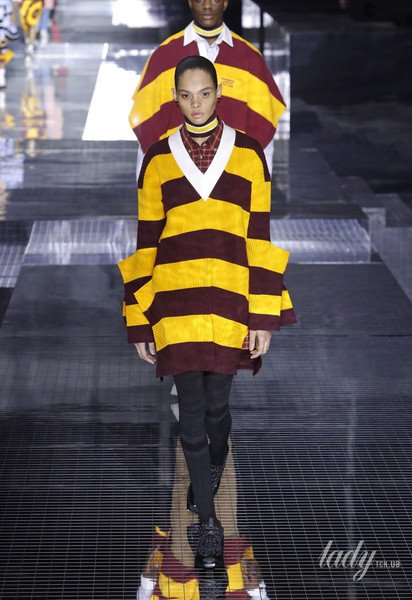 Коллекция Burberry прет-а-порте сезона осень-зима 2020-2021 / © East News