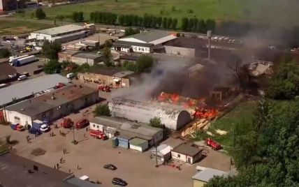В Броварах огонь охватил почти 1,5 тысячи кв.м складов - ГСЧС