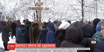 До Маріїнського парку прийшли молитися віряни Московського патріархату