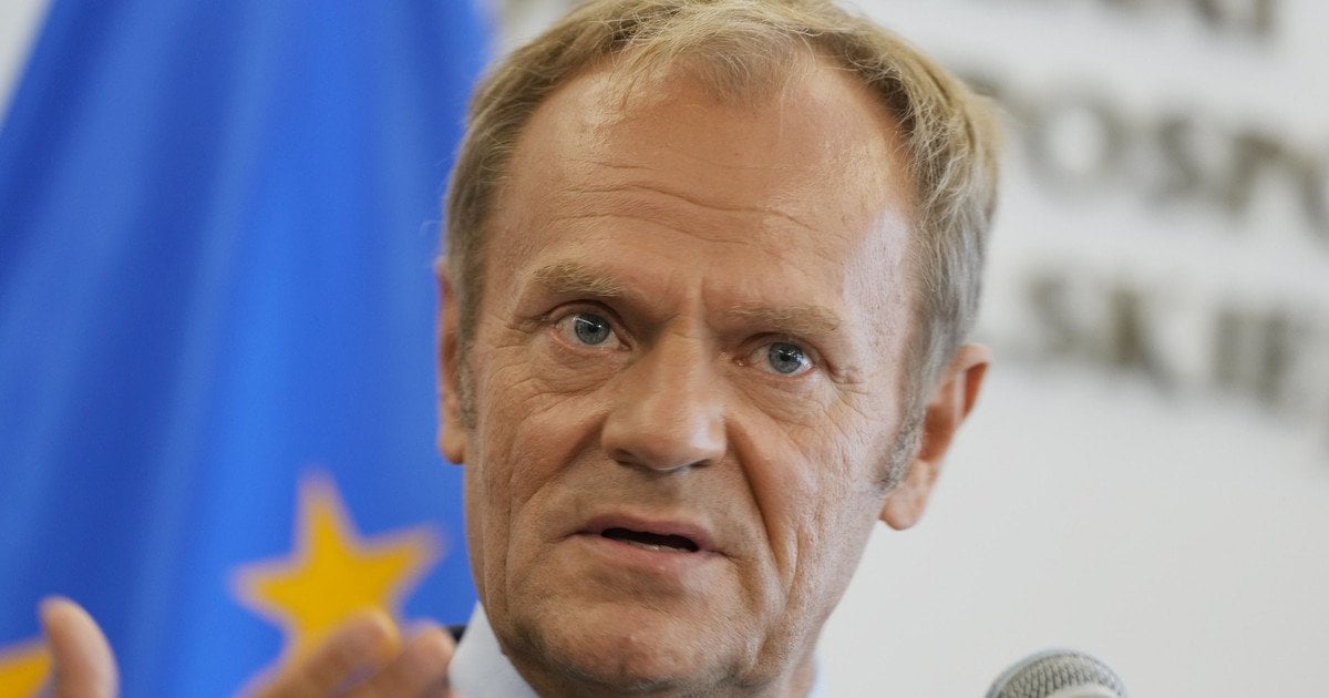 У Туска на три місяці забрали водійські права через перевищення швидкості