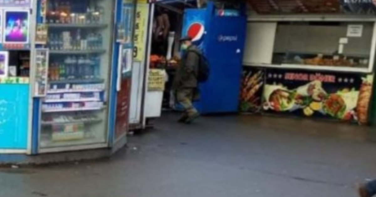 В Киеве возле станции метро "Академгородок" внезапно умер мужчина посреди тротуара