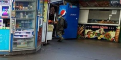 В Киеве возле станции метро "Академгородок" внезапно умер мужчина посреди тротуара