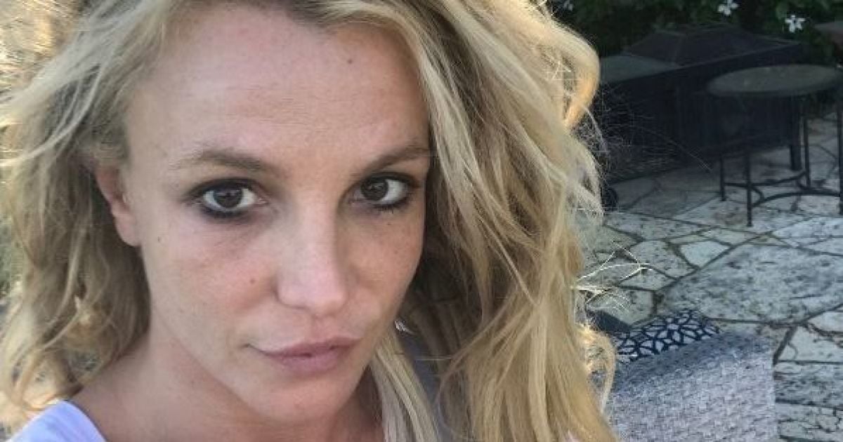 Спортивная Бритни Спирс ошеломила фанов двойным сальто и хождением на руках