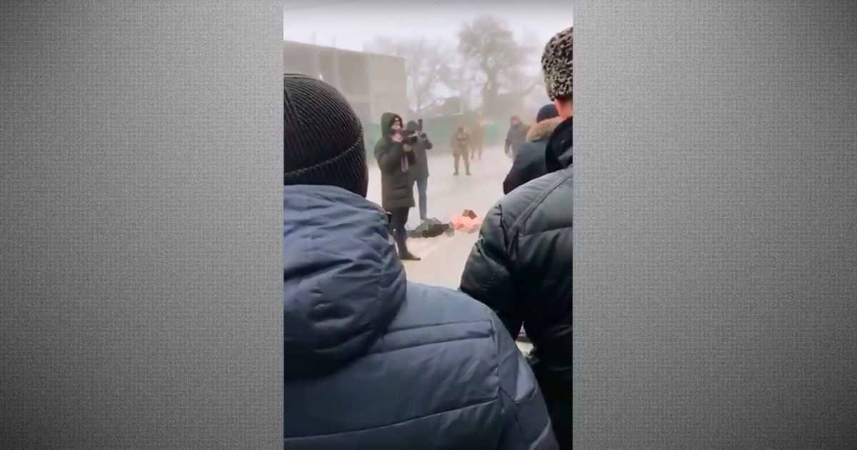 У Чечні підозрюваного у вбивстві начальника поліції застрелили силовики, а тіло “виставили” на площі