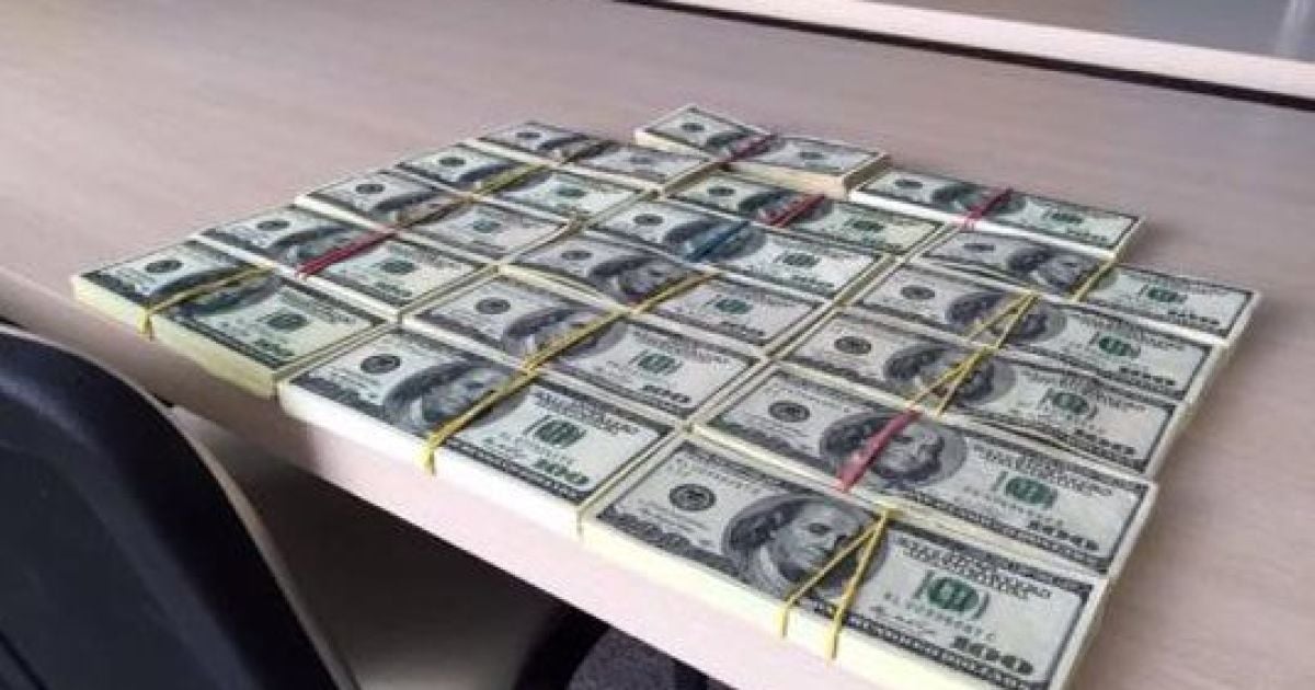 Антикорупційне агентство в'їхало до розгромленого приміщення без інтернету і телефонів