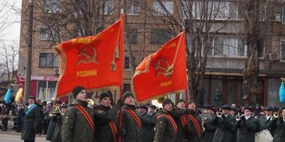 Полиция открыла уголовное производство из-за шествия нацгвардейцев с красными флагами СССР