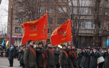 Полиция открыла уголовное производство из-за шествия нацгвардейцев с красными флагами СССР