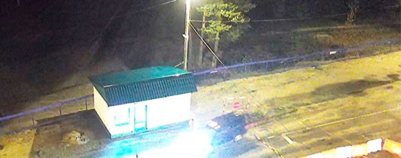 У Мережі з'явилося відео прориву джипу з озброєними людьми через білоруський кордон