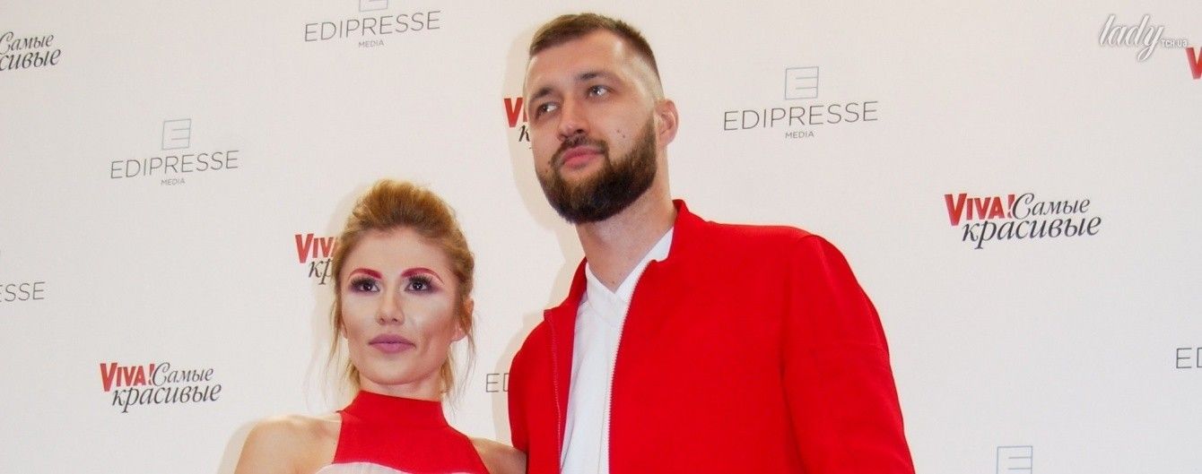 Цветные брови: Алена Омаргалиева продемонстрировала на красной дорожке новый тренд в макияже
