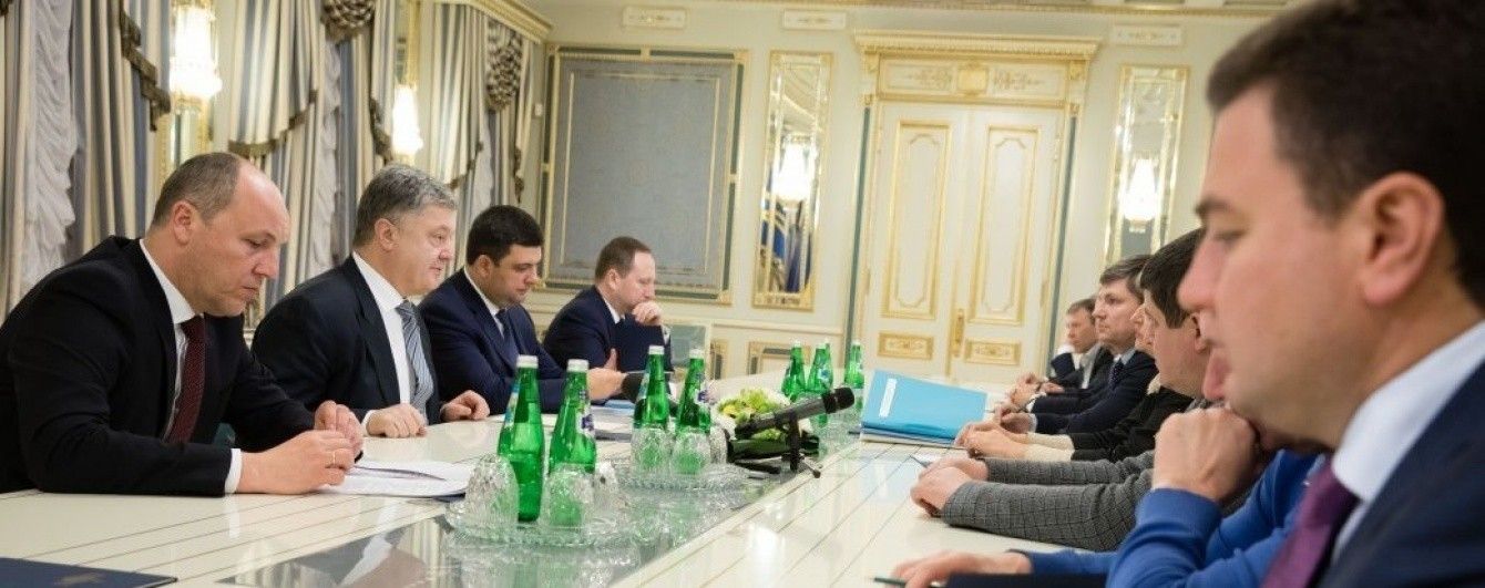 У Порошенка зібралася вся політична верхівка України на переговори за зачиненими дверима