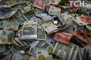 Нацбанк визначився з курсами валют на п'ятницю та вихідні. Інфографіка