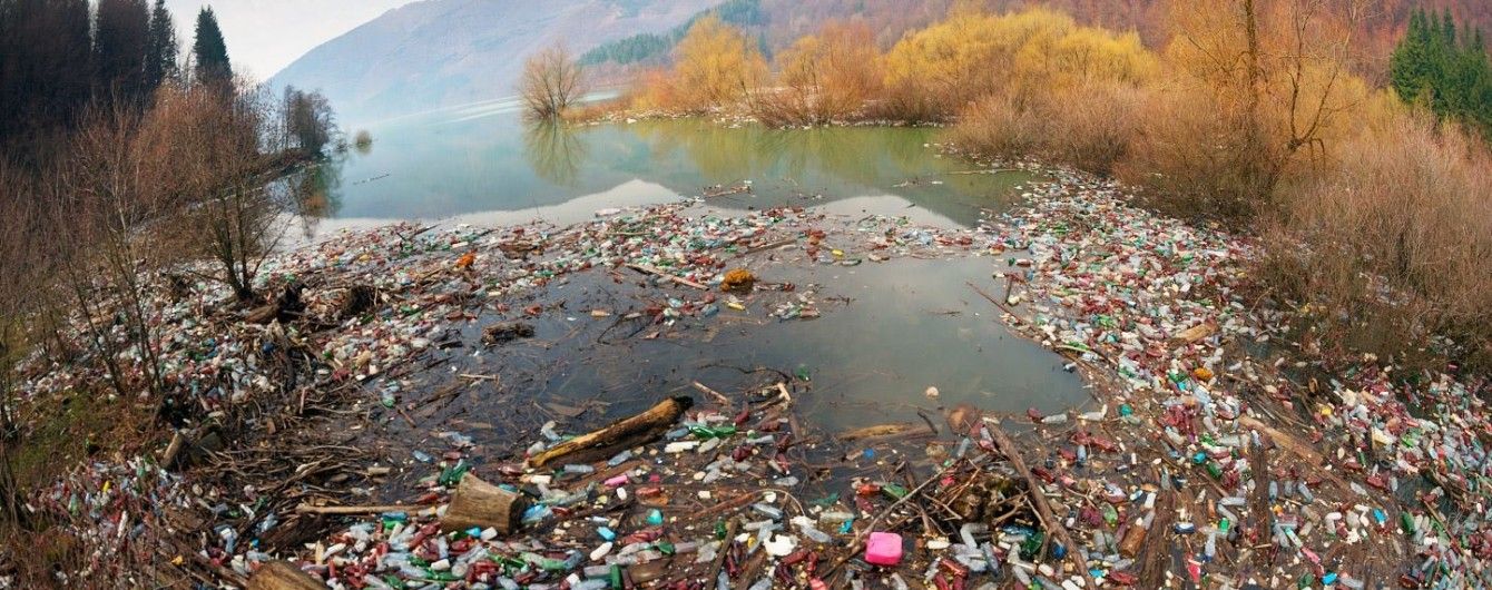 Затори з пластику: закарпатські річки заповнюються сміттям, яке немає куди вивезти