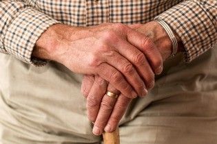 Журналісти викрили мільйонну схему "віджиму" квартир у самотніх пенсіонерів