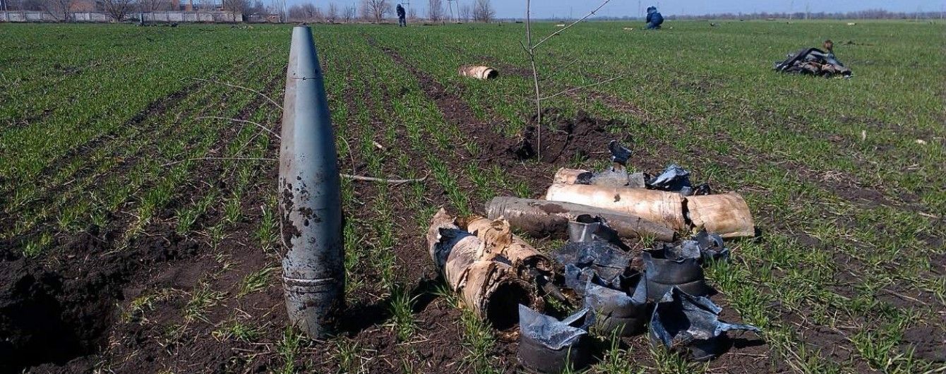 В Балаклее во время разминирования территории взорвался снаряд, военному оторвало стопу