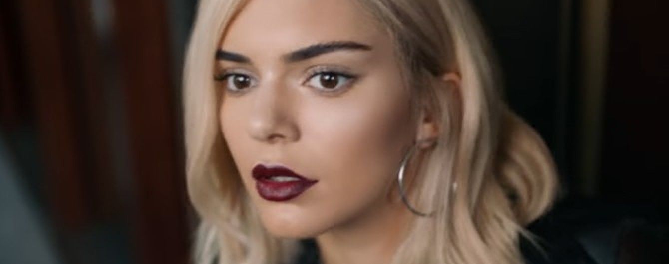 Скандальную рекламу Pepsi с сестрой Кардашян удалили из-за возмущений в Сети