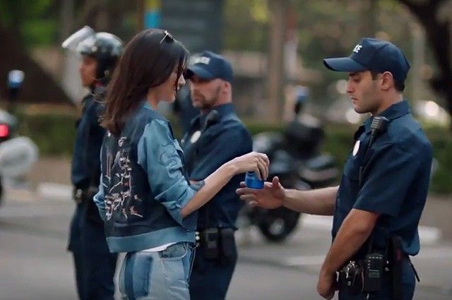 Реклама Pepsi з Кендалл Дженнер_1