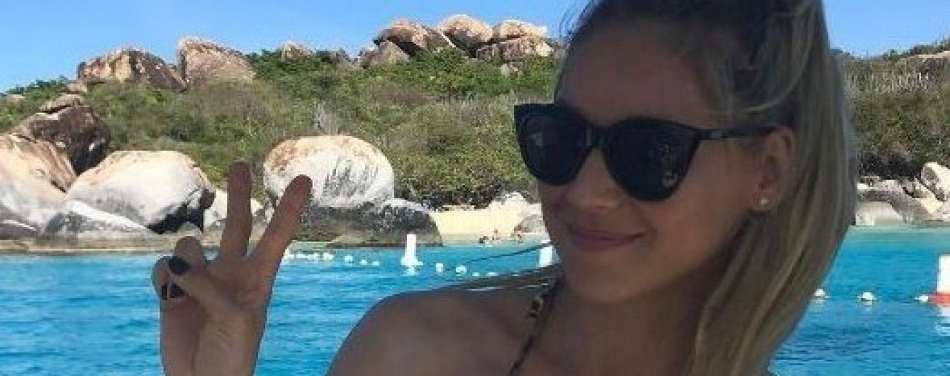 Выглядит отлично: Анна Курникова показала фигуру в купальнике