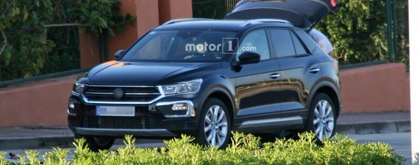 Фотошпионам попался новый кроссовер Volkswagen T-Roc