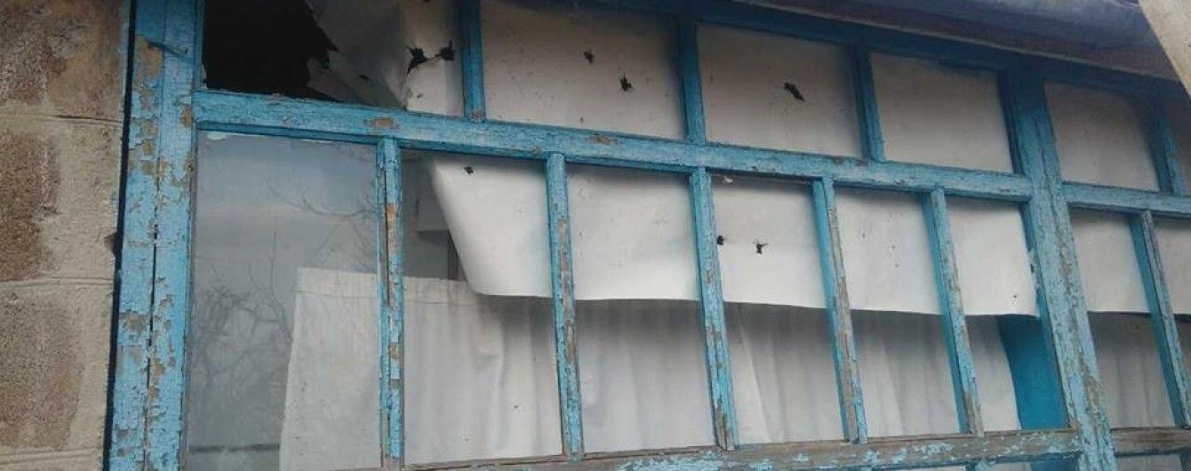 У штабі АТО показали наслідки нещадного обстрілу бойовиками околиць Новотроїцького