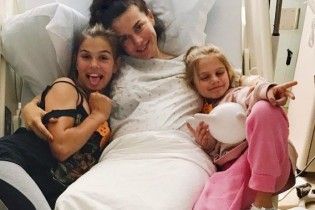 Счастливая Седокова поделилась новым семейным фото из госпиталя