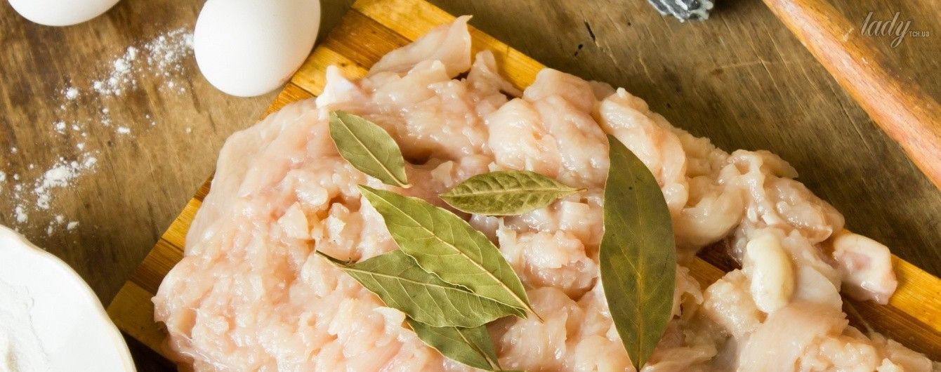 Пасхальный рулет из куриной грудки, запеченной в тесте