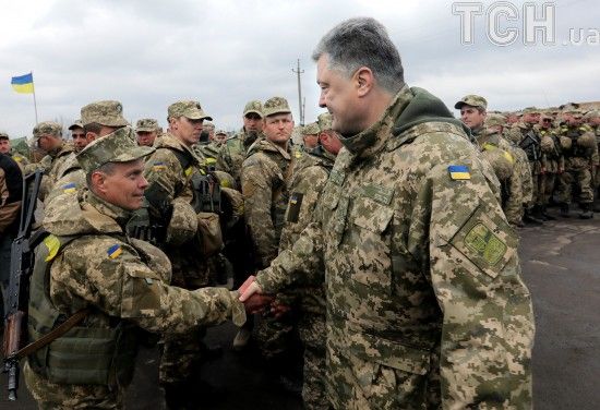 Порошенко нагородив понад 150 військових за захист України, декого – посмертно