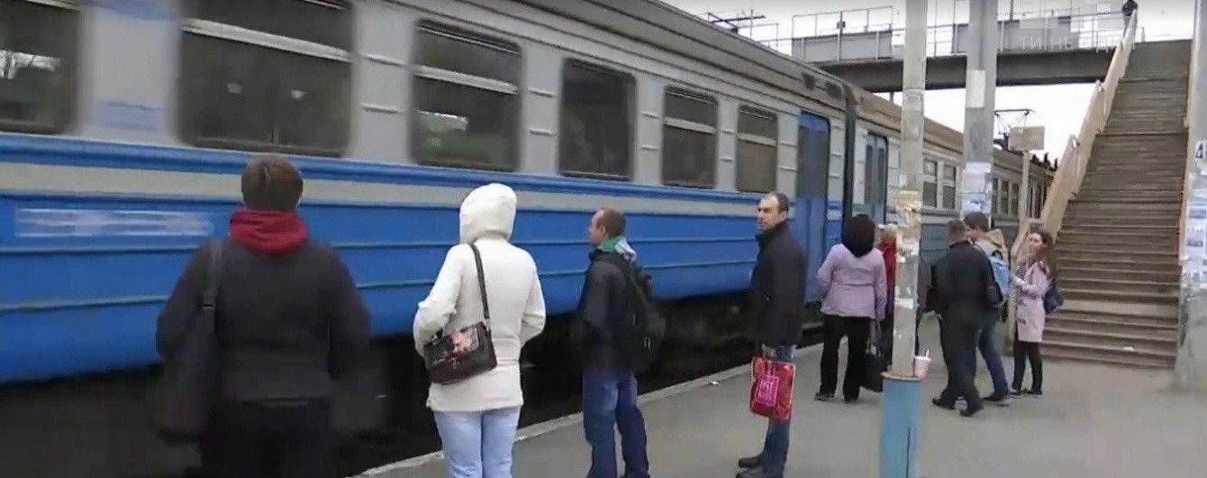 Хепі-енд залізничного конфлікту в Баришівці: вагонів додали, "зайців" поменшало