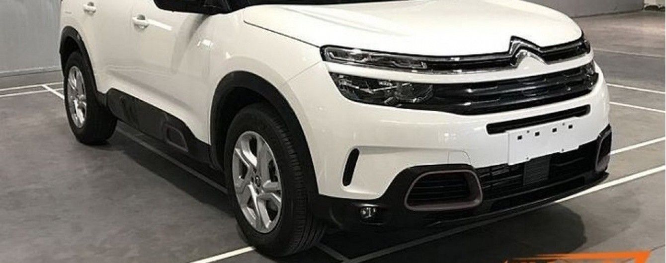 В Сети появились "живые" фото серийного кроссовера Citroen C5 Aircross
