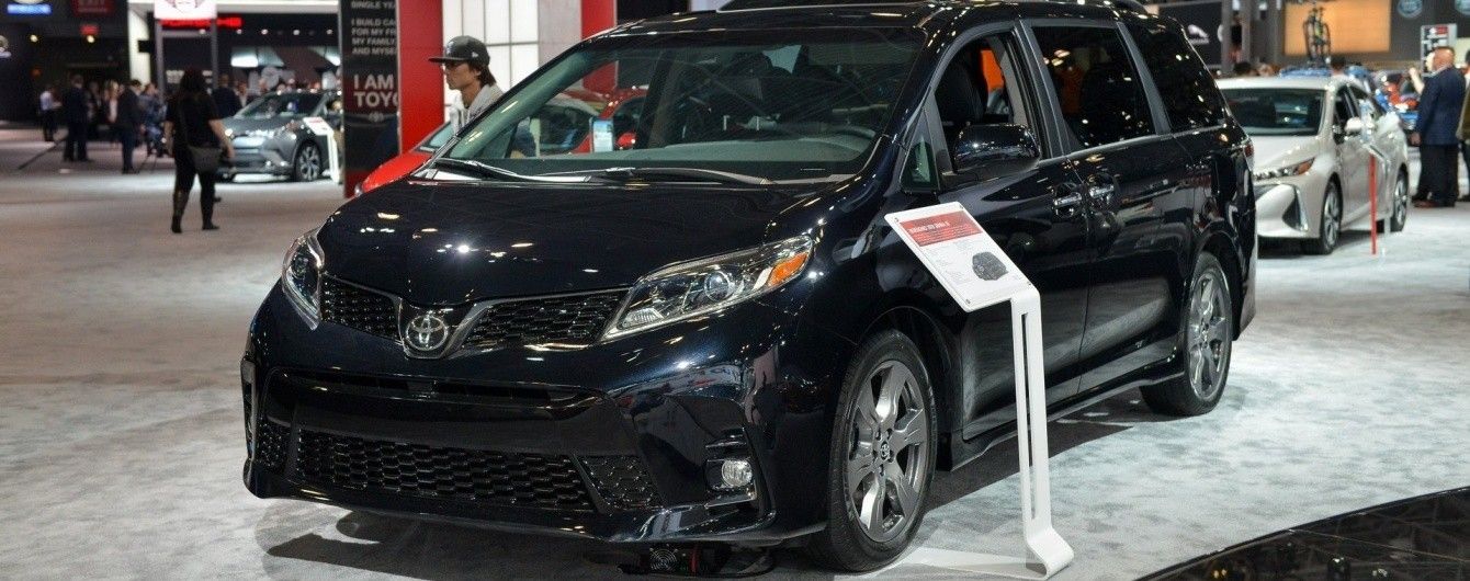 Toyota привезла в Нью-Йорк слегка обновленный минивэн Sienna