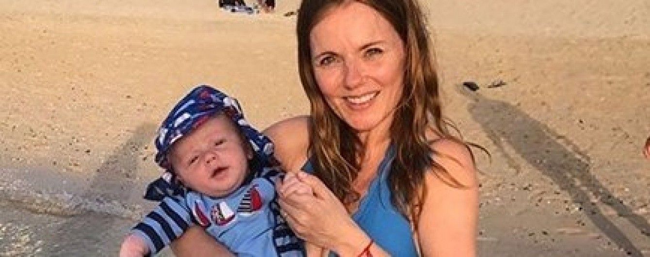 Спустя три месяца после родов: 44-летняя Джери Холлиуэлл показала фигуру в купальнике