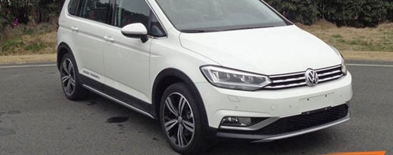 Минивэн Volkswagen Touran получил кросс-версию