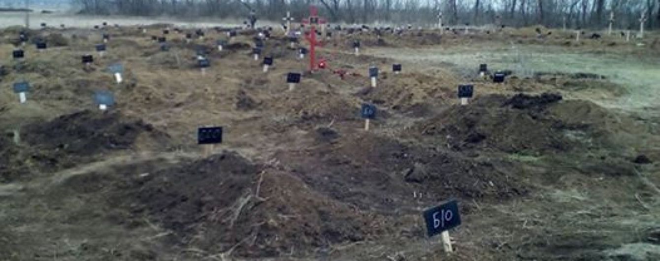 Під Донецьком з'явилося 83 безіменні могили - Бірюков