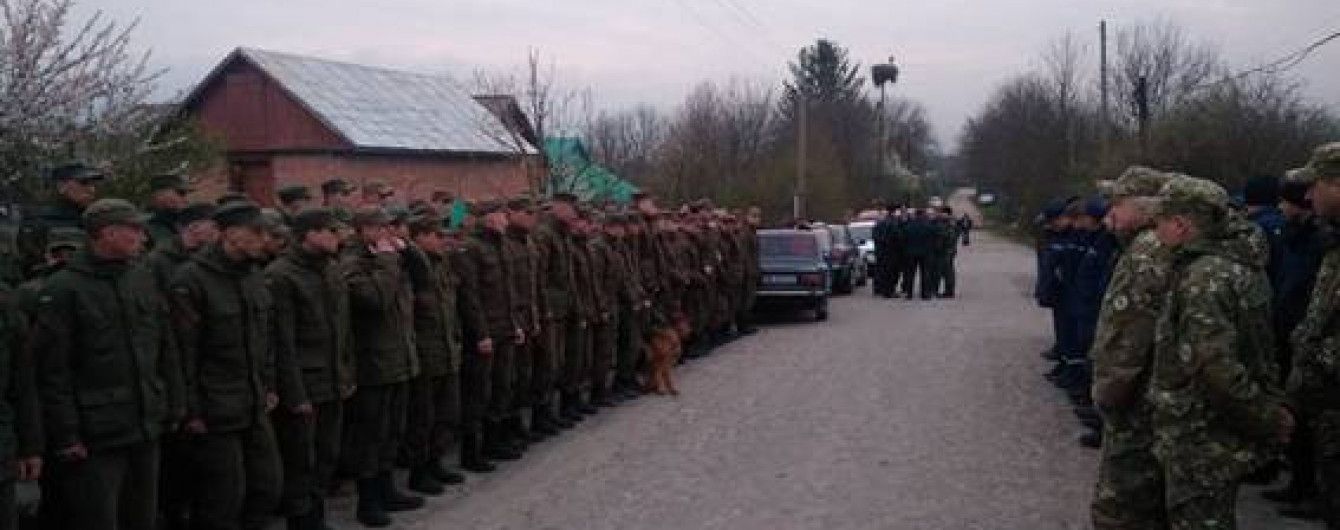 На Вінниччині всю пасхальну ніч близько 600 людей розшукували 4-річну дівчинку