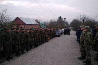 На Вінниччині всю пасхальну ніч близько 600 людей розшукували 4-річну дівчинку