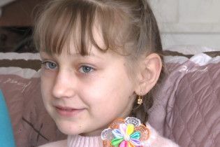 Маленька Віка переборола рак, допоможіть їй не втратити ніжку