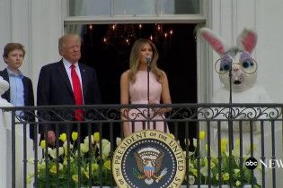 Меланія Трамп з'явилась на відкритті традиційної забави в Білому дому