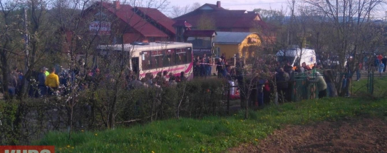 На Прикарпатті у моторошній аварії загинули молоді хлопці
