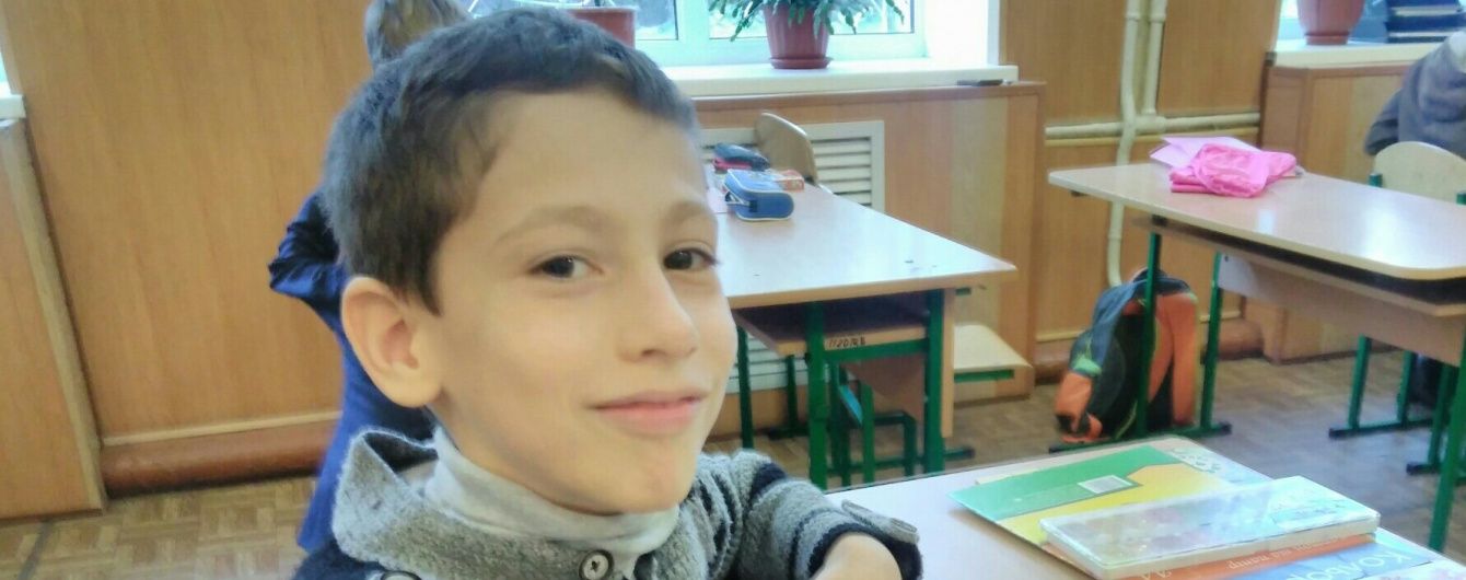 Допоможіть Максиму почати самостійно ходити