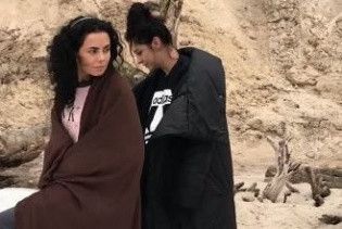 Ради рекламы своей одежды Каменских на рассвете бегала по ледовым глыбам