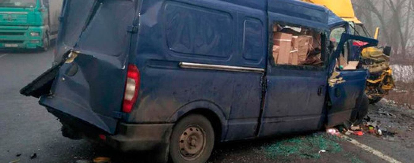 На Харківщині маршрутка влетіла у вантажівку, четверо пасажирів загинули